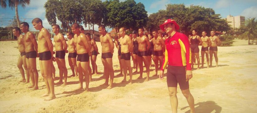 Alunos CFP têm instrução de Salvamento Aquático na Praia de Mosqueiro