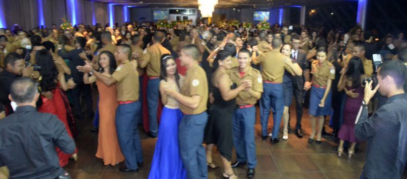 Novos soldados do Corpo de Bombeiros Militar do Pará celebram com Baile de formatura em Belém