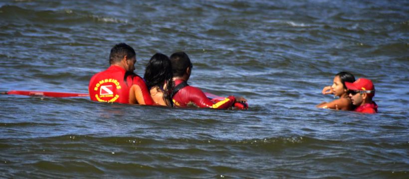Militares do Corpo de Bombeiros realizam salvamento em Salinas