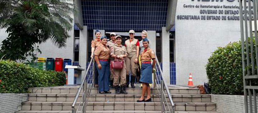 Mitares do Bombeiros da Vida doam sangue no Hemopa