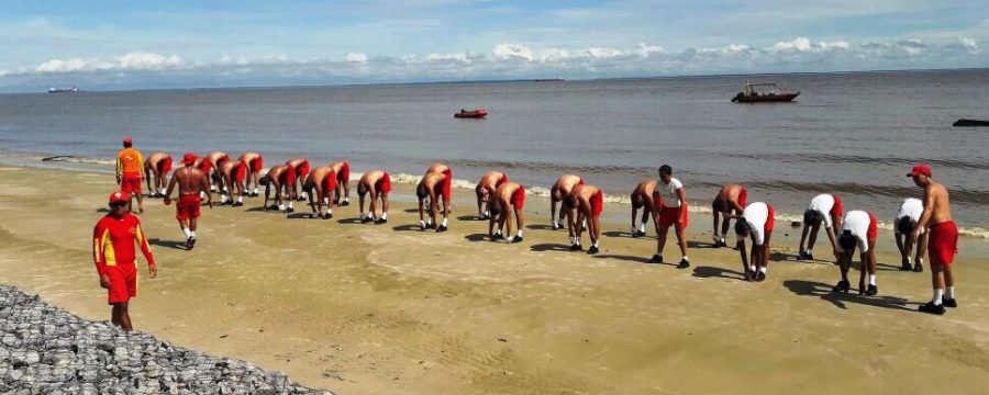 Alunos do 6º Pelotão – Abaetetuba realizam prova prática da disciplina Técnica e Maneabilidade de Salvamento Aquático