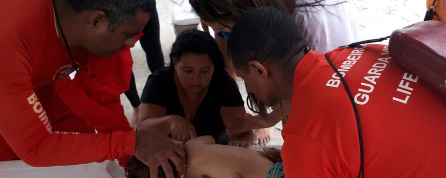 Bombeiros fazem salvamento em Salinas de uma criança de 2 anos