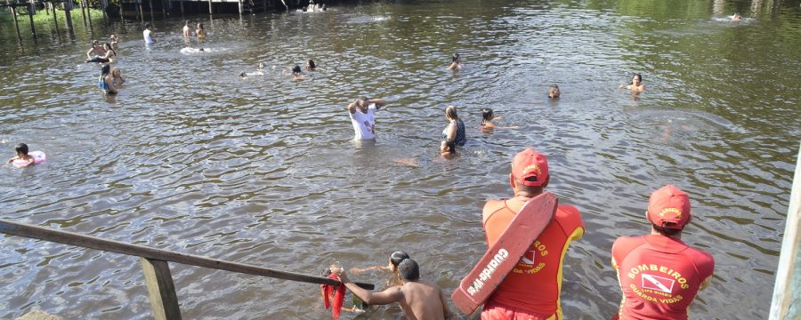 Bombeiros garantem segurança de banhistas em Colares e Caraparu