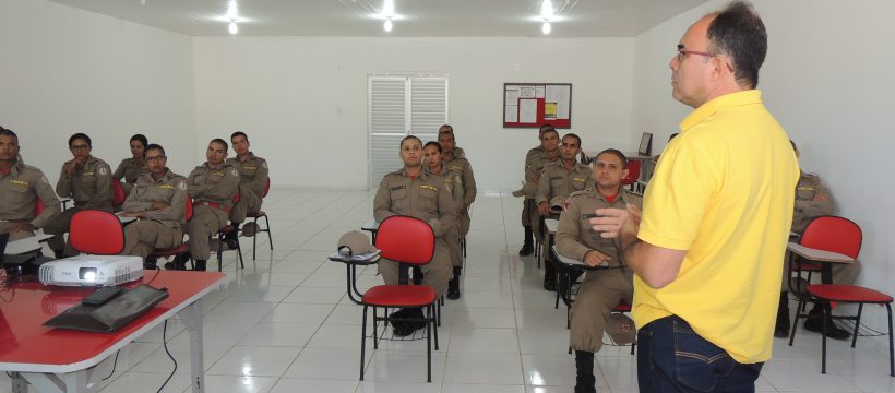 Palestra sobre cerimonial e assessoria é realizado aos alunos do 6° Pelotão Polo Abaetetuba