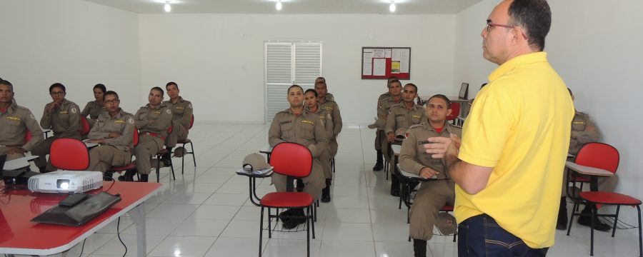 Palestra sobre cerimonial e assessoria é realizado aos alunos do 6° Pelotão Polo Abaetetuba