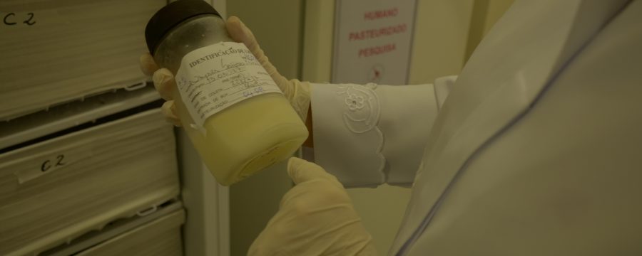Bombeiros da vida na semana do aleitamento materno