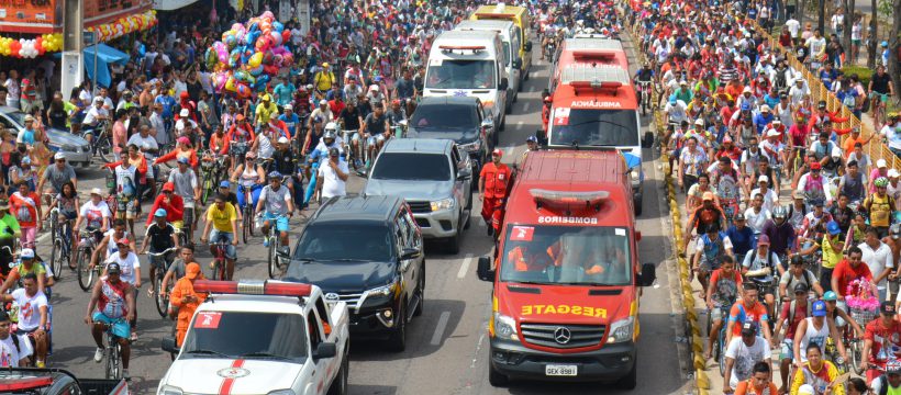 Bombeiros trabalham empenhados na segurança do primeiro traslado do Círio 2017
