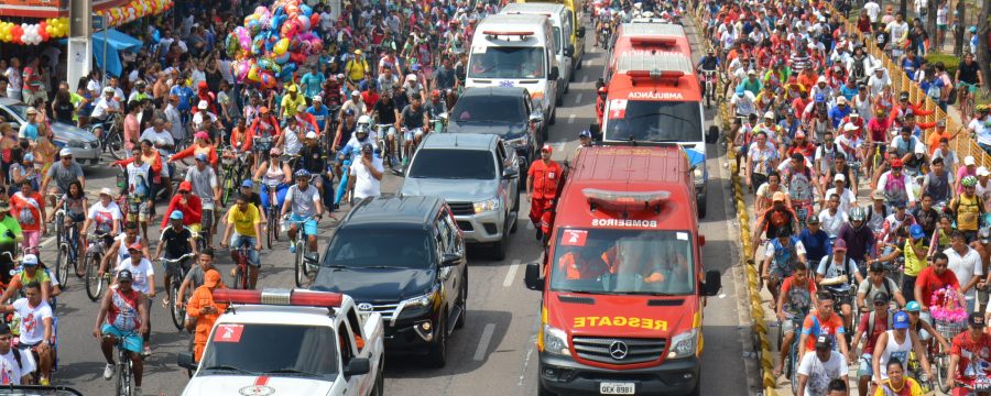 Bombeiros trabalham empenhados na segurança do primeiro traslado do Círio 2017