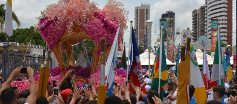 Bombeiros fazem segurança de milhares de fiéis na procissão do Círio 2017.