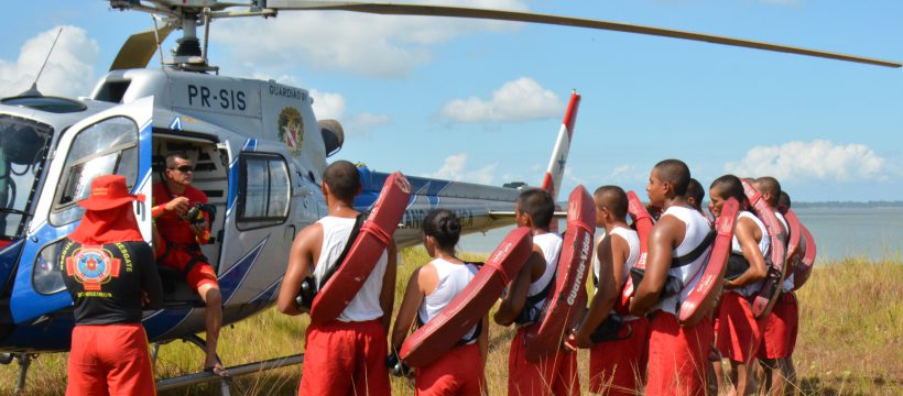 Grupamento Marítimo Fluvial realiza instrução de Salvamento com aeronave