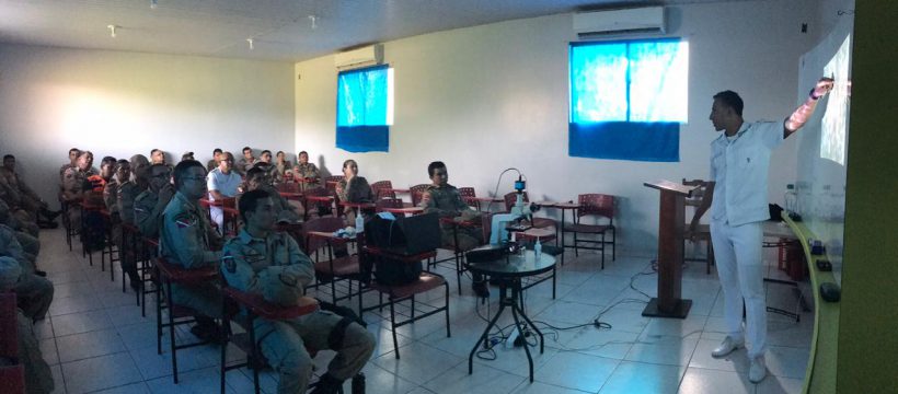 Bombeiros do 4º GBM participam da palestra sobre qualidade de vida.