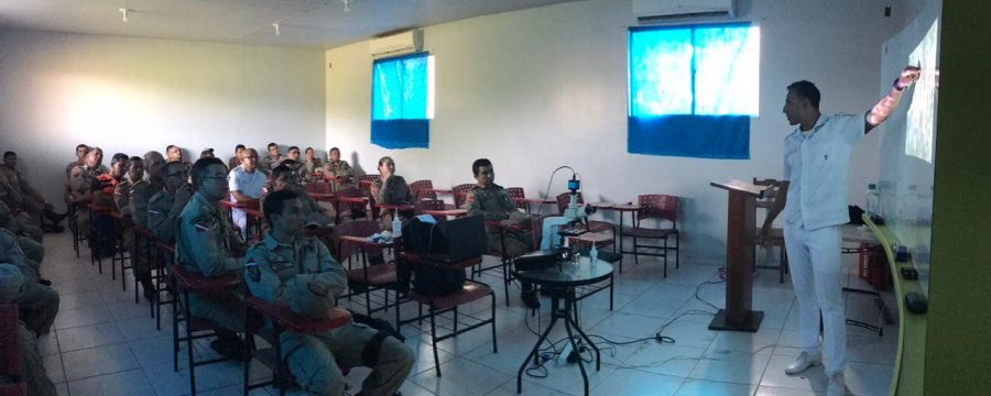 Bombeiros do 4º GBM participam da palestra sobre qualidade de vida.