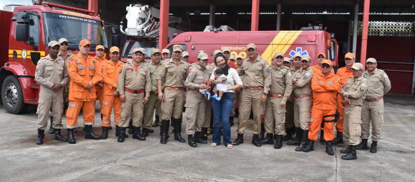 BOMBEIROS SALVAM VIDA DE RECÉM-NASCIDO