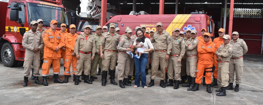 BOMBEIROS SALVAM VIDA DE RECÉM-NASCIDO