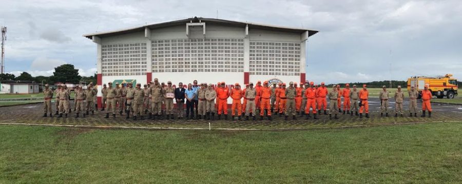 Militares do 4º GBM e 4ª SBM participam de formatura semanal e instrução de resgate em escombros, no Aeroporto de Santarém