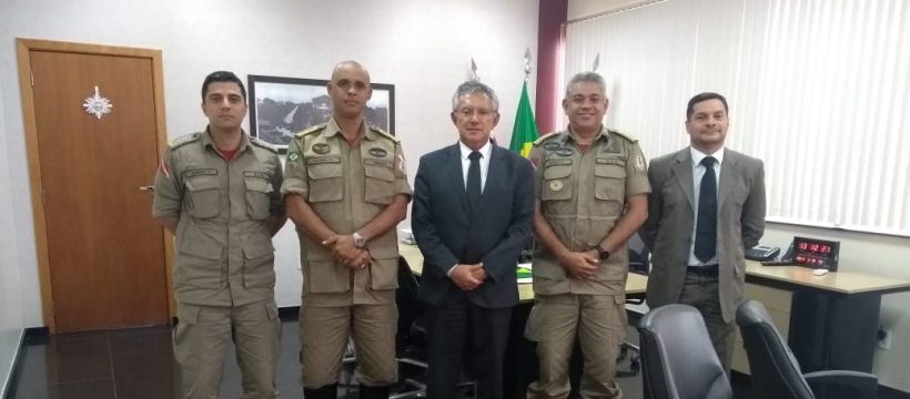 COMANDANTE GERAL VISITA O TRIBUNAL REGIONAL ELEITORAL