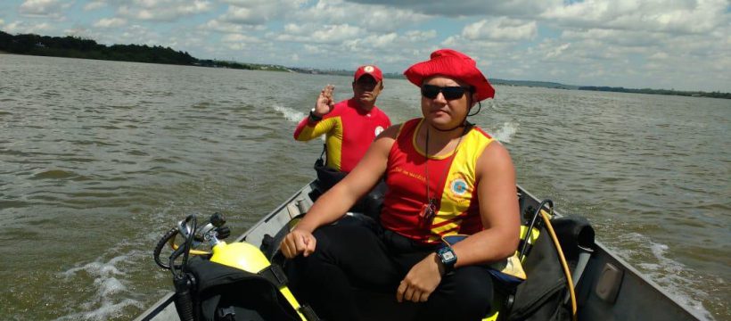 EM MARABÁ, BOMBEIROS RESGATAM VÍTIMA NO RIO TOCANTINS