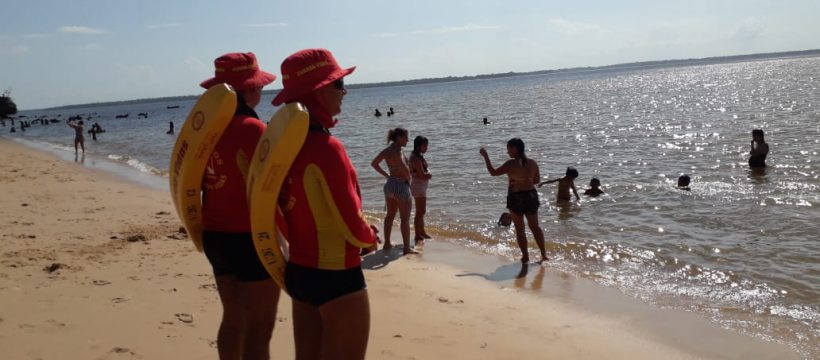 Tranquilidade marca mais um dia de verão na Ilha de Outeiro