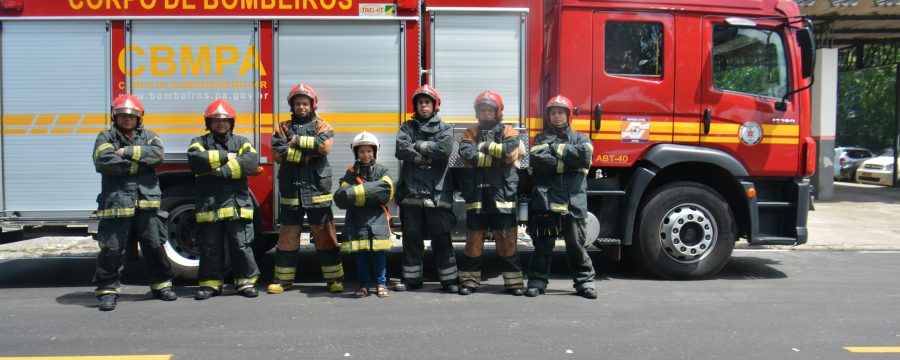 MENINO COMEMORA ANIVERSÁRIO COM VISITA AO COMANDO GERAL DO CORPO DE BOMBEIROS MILITAR DO PARÁ