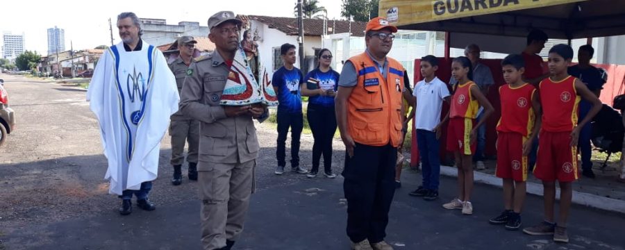 IMAGEM DE NOSSA SENHORA DE NAZARÉ VISITA QUARTEL DE CASTANHAL