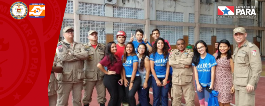 Bombeiros Militares participam de Feira vocacional em escola