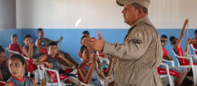 Há 27 anos, a Escola da Vida incentiva a cultura de paz e faz a diferença na vida de jovens carentes