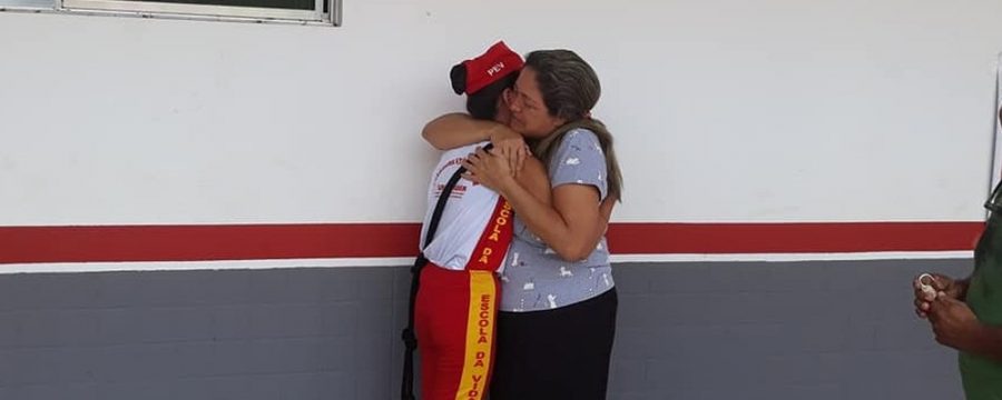 Casal agradece adolescente de projeto dos bombeiros que fez primeiros socorros após acidente: ‘um anjo’