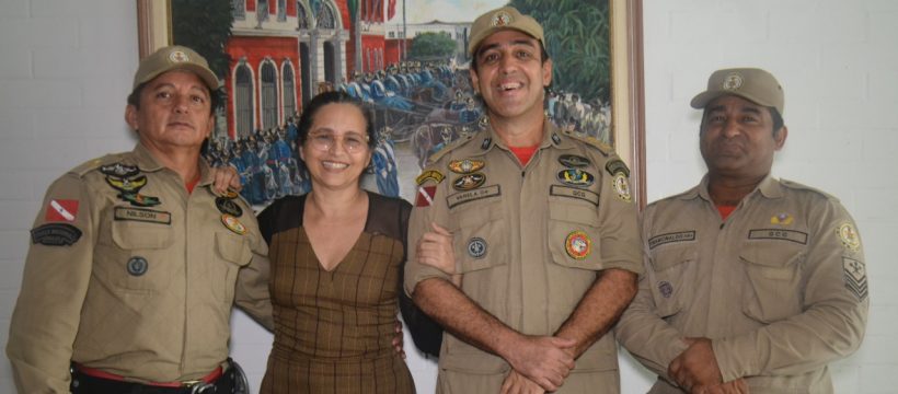 MULHER FAZ UMA LINDA HOMENAGEM AO CORPO DE BOMBEIROS