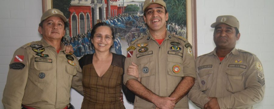 MULHER FAZ UMA LINDA HOMENAGEM AO CORPO DE BOMBEIROS