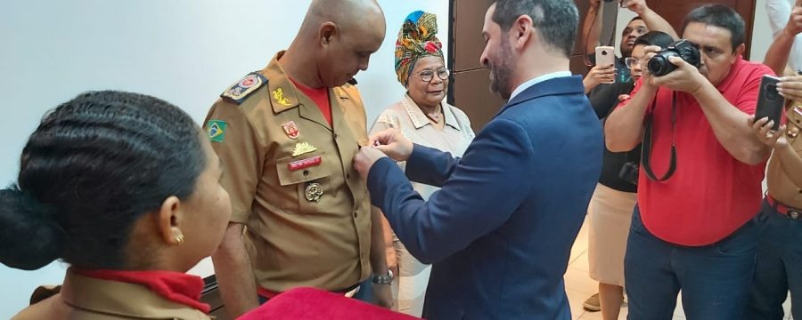 Comandante Geral do CBMPA recebe honraria pelo Dia Internacional dos Direitos Humanos