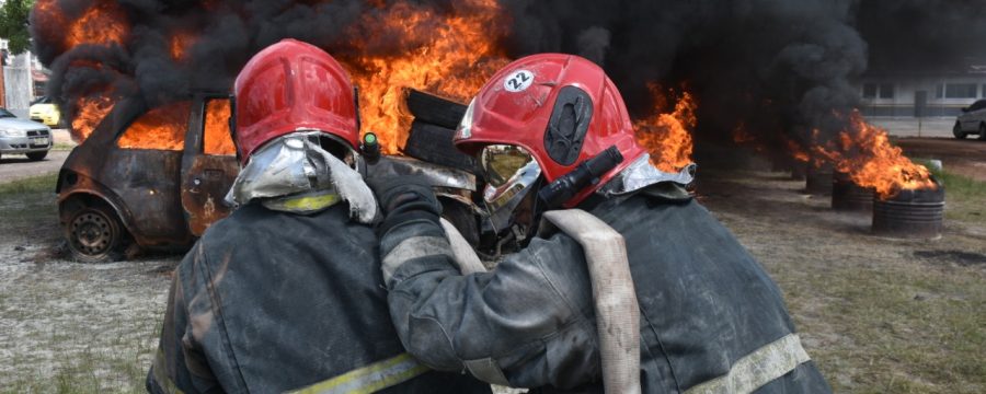 CBMPA FAZ COMBATE A INCÊNDIO NO BAIRRO DO MARCO