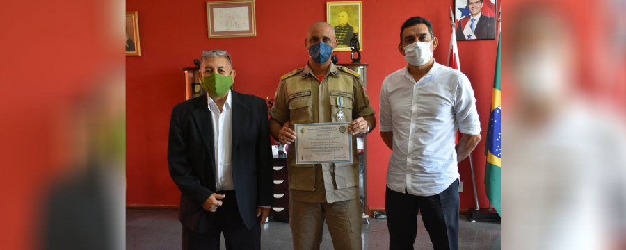 COMANDANTE GERAL DO CBMPA RECEBE MEDALHA DO JUBILEU DE PRATA DA ASSOCIAÇÃO BRASILEIRA DAS FORÇAS INTERNACIONAIS DE PAZ DA ONU