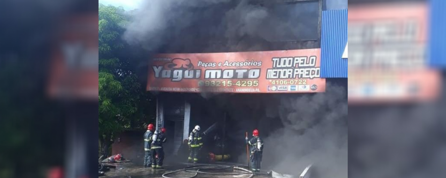 CORPO DE BOMBEIROS COMBATE INCÊNDIO EM LOJA EM MARITUBA