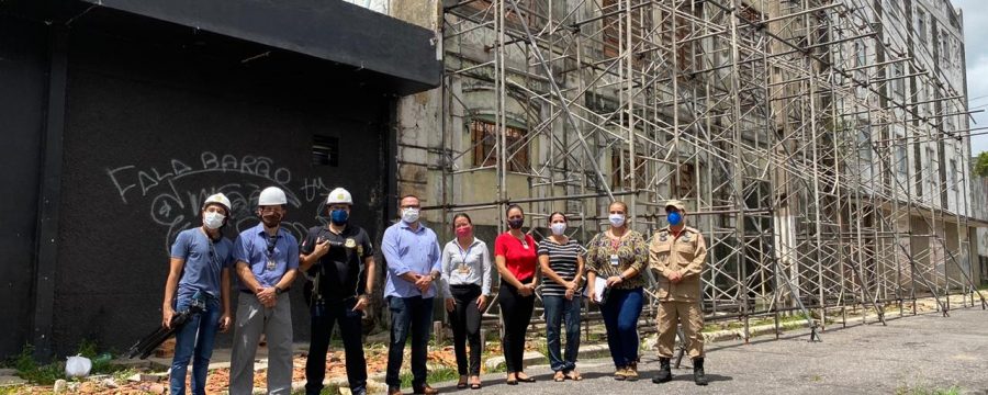 CBMPA REALIZA PREVENÇÃO NA RETIRADA DE ESCOMBROS DE INCÊNDIO NA CIDADE VELHA