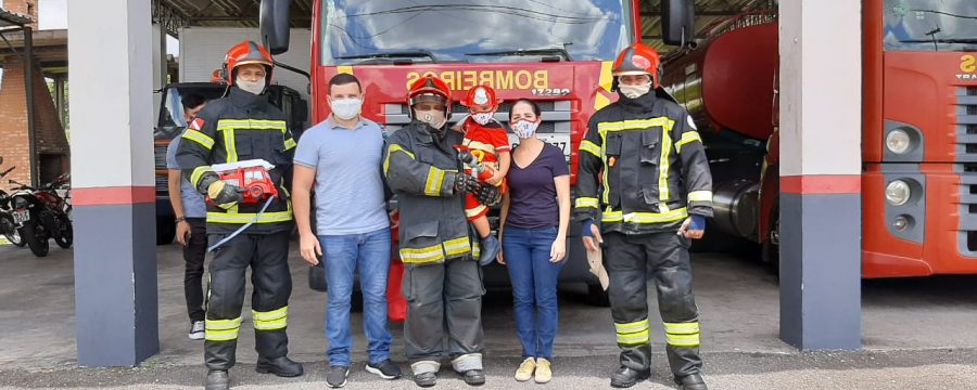 “Um dia de Bombeiro”: Corpo de Bombeiros realiza sonho de mais uma criança