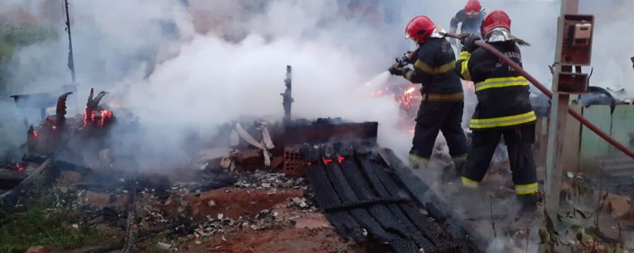 CBMPA COMBATE INCÊNDIO DE RESIDÊNCIAS EM PARAUAPEBAS