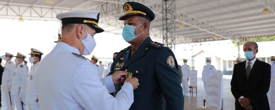 OFICIAL DO CBMPA É CONDECORADO COM MEDALHA DO MÉRITO TAMANDARÉ DA MARINHA DO BRASIL