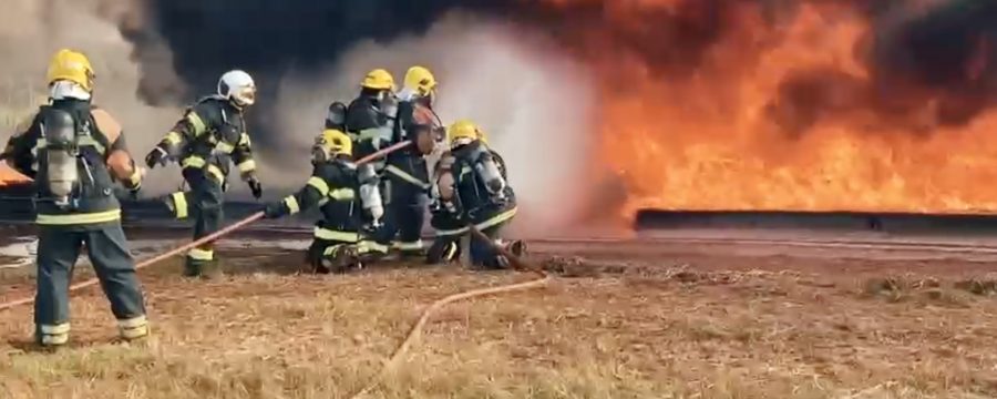 BOMBEIROS MILITARES REALIZAM ATUALIZAÇÃO DE BOMBEIRO DE AERÓDROMO EM GOIANA-GO